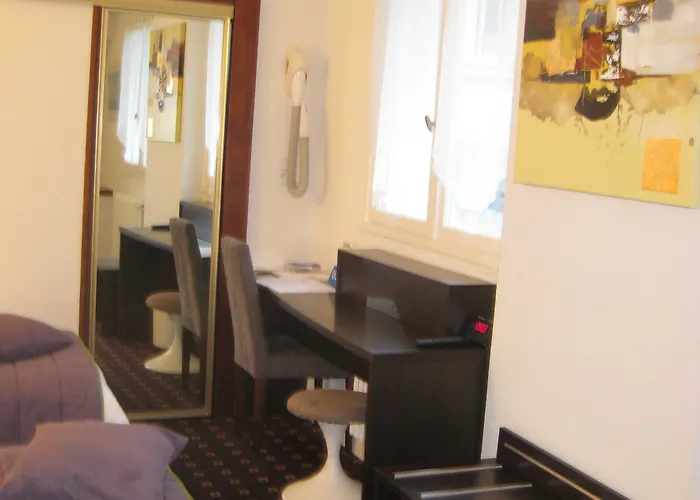 Christina فندق 3*